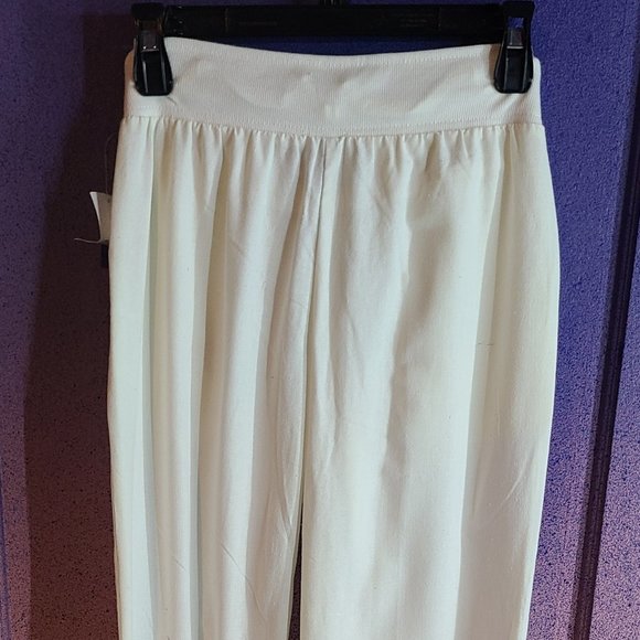 White flowy pants - Picture 3 of 5